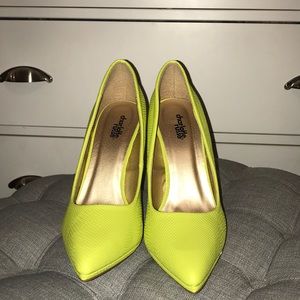 Lime green snake print pumps